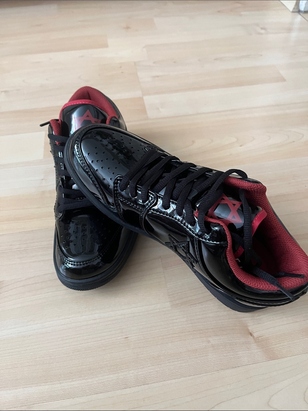 air Maccabees Low Top (black) Sneakers with Red Lining